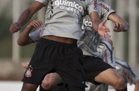 Paulinho durante treino do Corinthians esta tarde no CT Joaquim Grava, no Parque Ecolgico do Tiete. O time se prepara para o jogo contra o Oeste de Itpolis, dia 23/04,  noite, no estdio do Pacaembu, pelas quartas de final do Campeonato Paulista 2011