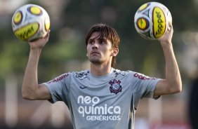 Paulo Andr durante treino do Corinthians esta tarde no CT Joaquim Grava, no Parque Ecolgico do Tiete. O time se prepara para o jogo contra o Oeste de Itpolis, dia 23/04,  noite, no estdio do Pacaembu, pelas quartas de final do Campeonato Paulista 2011