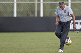 Tite durante treino do Corinthians esta tarde no CT Joaquim Grava, no Parque Ecolgico do Tiete. O time se prepara para o jogo contra o Oeste de Itpolis, dia 23/04,  noite, no estdio do Pacaembu, pelas quartas de final do Campeonato Paulista 2011