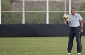 Tite durante treino do Corinthians esta tarde no CT Joaquim Grava, no Parque Ecolgico do Tiete. O time se prepara para o jogo contra o Oeste de Itpolis, dia 23/04,  noite, no estdio do Pacaembu, pelas quartas de final do Campeonato Paulista 2011