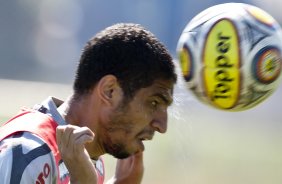 Wallace durante treino do Corinthians esta manh no CT Joaquim Grava, no Parque Ecolgico do Tiete. O time se prepara para o jogo contra o Oeste de Itpolis, amanh dia 23/04,  noite, no estdio do Pacaembu, pelas quartas de final do Campeonato Paulista 2011