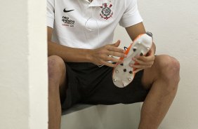Leandro Castán nos vestiários antes da partida entre Palmeiras x Corinthians, realizada esta tarde no estádio do Pacaembu, pelas semifinais do Campeonato Paulista de 2011