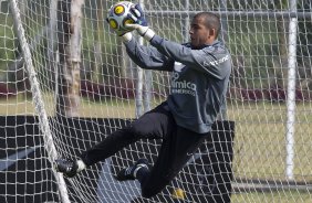 Danilo Fernandes durante treino do Corinthians esta manh no CT Joaquim Grava, Parque Ecolgico do Tiete. O time se prepara para o jogo contra o Santos, domingo, dia 08/05,  tarde, no estdio do Pacaembu, primeiro jogo das finais do Campeonato Paulista 2011