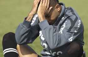 Dentinho durante treino do Corinthians esta manh no CT Joaquim Grava, Parque Ecolgico do Tiete. O time se prepara para o jogo contra o Santos, domingo, dia 08/05,  tarde, no estdio do Pacaembu, primeiro jogo das finais do Campeonato Paulista 2011