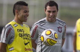 Dentinho e Bruno Cesar durante treino do Corinthians esta manh no CT Joaquim Grava, Parque Ecolgico do Tiete. O time se prepara para o jogo contra o Santos, domingo, dia 08/05,  tarde, no estdio do Pacaembu, primeiro jogo das finais do Campeonato Paulista 2011