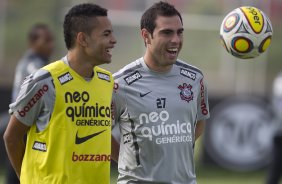 Dentinho e Bruno Cesar durante treino do Corinthians esta manh no CT Joaquim Grava, Parque Ecolgico do Tiete. O time se prepara para o jogo contra o Santos, domingo, dia 08/05,  tarde, no estdio do Pacaembu, primeiro jogo das finais do Campeonato Paulista 2011