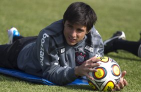 Willian durante treino do Corinthians esta manh no CT Joaquim Grava, Parque Ecolgico do Tiete. O time se prepara para o jogo contra o Santos, domingo, dia 08/05,  tarde, no estdio do Pacaembu, primeiro jogo das finais do Campeonato Paulista 2011