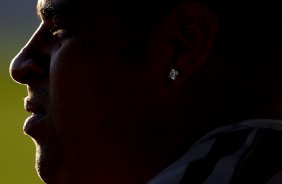 Adriano durante treino do Corinthians esta tarde no CT Joaquim Grava, Parque Ecolgico do Tiete. O time se prepara para o jogo contra o Santos, domingo, dia 08/05,  tarde, no estdio do Pacaembu, primeiro jogo das finais do Campeonato Paulista 2011