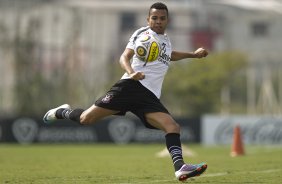 Dentinho durante treino do Corinthians esta manh no CT Joaquim Grava, Parque Ecolgico do Tiete. O time se prepara para o jogo contra o Santos, amanh, domingo, dia 08/05,  tarde, no estdio do Pacaembu, primeiro jogo das finais do Campeonato Paulista 2011