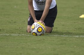 Dentinho durante treino do Corinthians esta manh no CT Joaquim Grava, Parque Ecolgico do Tiete. O time se prepara para o jogo contra o Santos, amanh, domingo, dia 08/05,  tarde, no estdio do Pacaembu, primeiro jogo das finais do Campeonato Paulista 2011