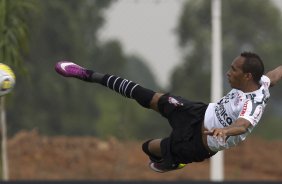 Liedson durante treino do Corinthians esta manh no CT Joaquim Grava, Parque Ecolgico do Tiete. O time se prepara para o jogo contra o Santos, amanh, domingo, dia 08/05,  tarde, no estdio do Pacaembu, primeiro jogo das finais do Campeonato Paulista 2011