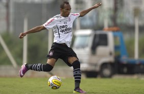 Liedson durante treino do Corinthians esta manh no CT Joaquim Grava, Parque Ecolgico do Tiete. O time se prepara para o jogo contra o Santos, amanh, domingo, dia 08/05,  tarde, no estdio do Pacaembu, primeiro jogo das finais do Campeonato Paulista 2011