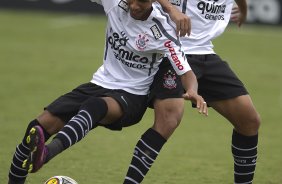 Liedson e Ralf durante treino do Corinthians esta manh no CT Joaquim Grava, Parque Ecolgico do Tiete. O time se prepara para o jogo contra o Santos, amanh, domingo, dia 08/05,  tarde, no estdio do Pacaembu, primeiro jogo das finais do Campeonato Paulista 2011