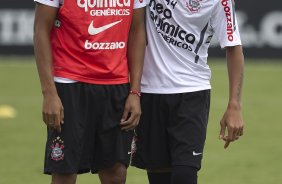 Luis Ramirez e Liedson durante treino do Corinthians esta manh no CT Joaquim Grava, Parque Ecolgico do Tiete. O time se prepara para o jogo contra o Santos, amanh, domingo, dia 08/05,  tarde, no estdio do Pacaembu, primeiro jogo das finais do Campeonato Paulista 2011