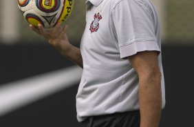 Tite durante treino do Corinthians esta manh no CT Joaquim Grava, Parque Ecolgico do Tiete. O time se prepara para o jogo contra o Santos, amanh, domingo, dia 08/05,  tarde, no estdio do Pacaembu, primeiro jogo das finais do Campeonato Paulista 2011