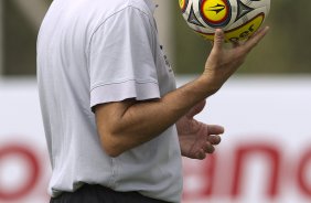 Tite durante treino do Corinthians esta manh no CT Joaquim Grava, Parque Ecolgico do Tiete. O time se prepara para o jogo contra o Santos, amanh, domingo, dia 08/05,  tarde, no estdio do Pacaembu, primeiro jogo das finais do Campeonato Paulista 2011