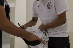 Dentinho nos vestiários antes da partida entre Corinthians x Santos, realizada esta tarde no estádio do Pacaembu, primeiro jogo das finais do Campeonato Paulista de 2011