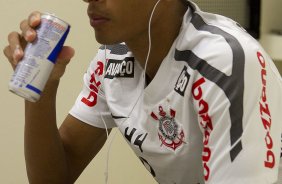 Liedson nos vestiários antes da partida entre Corinthians x Santos, realizada esta tarde no estádio do Pacaembu, primeiro jogo das finais do Campeonato Paulista de 2011