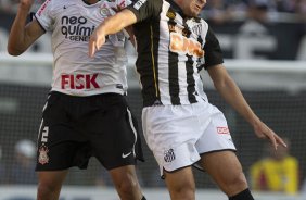 Wallace e Ze Eduardo durante a partida entre Corinthians x Santos, realizada esta tarde no estdio do Pacaembu, primeiro jogo das finais do Campeonato Paulista de 2011