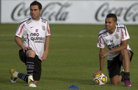Bruno Cesar e Dentinho durante o treino do Corinthians realizado esta tarde no CT Joaquim Grava, no Parque Ecológico do Tiete. O time se prepara para o jogo contra o Santos, domingo a tarde, dia 15/05, na Vila Belmiro, em Santos, decisão do Campeonato Paulista 2011