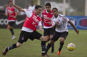 Chicão; Moradei e Jorge Henrique durante o treino do Corinthians realizado esta tarde no CT Joaquim Grava, no Parque Ecológico do Tiete. O time se prepara para o jogo contra o Santos, domingo a tarde, dia 15/05, na Vila Belmiro, em Santos, decisão do Campeonato Paulista 2011