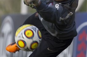 Danilo Fernandes durante o treino do Corinthians realizado esta tarde no CT Joaquim Grava, no Parque Ecológico do Tiete. O time se prepara para o jogo contra o Santos, domingo a tarde, dia 15/05, na Vila Belmiro, em Santos, decisão do Campeonato Paulista 2011