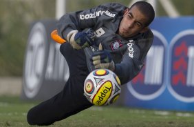 Danilo Fernandes durante o treino do Corinthians realizado esta tarde no CT Joaquim Grava, no Parque Ecológico do Tiete. O time se prepara para o jogo contra o Santos, domingo a tarde, dia 15/05, na Vila Belmiro, em Santos, decisão do Campeonato Paulista 2011