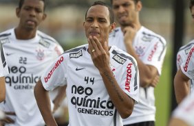 Liedson durante o treino do Corinthians realizado esta tarde no CT Joaquim Grava, no Parque Ecológico do Tiete. O time se prepara para o jogo contra o Santos, domingo a tarde, dia 15/05, na Vila Belmiro, em Santos, decisão do Campeonato Paulista 2011