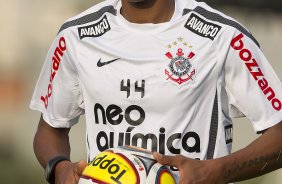 Liedson durante o treino do Corinthians realizado esta tarde no CT Joaquim Grava, no Parque Ecológico do Tiete. O time se prepara para o jogo contra o Santos, domingo a tarde, dia 15/05, na Vila Belmiro, em Santos, decisão do Campeonato Paulista 2011