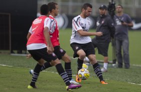 Morais e Leandro Castán durante o treino do Corinthians realizado esta tarde no CT Joaquim Grava, no Parque Ecológico do Tiete. O time se prepara para o jogo contra o Santos, domingo a tarde, dia 15/05, na Vila Belmiro, em Santos, decisão do Campeonato Paulista 2011