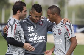 Bruno Cesar; Dentinho e Liedson durante o treino do Corinthians realizado esta manh no CT Joaquim Grava, no Parque Ecolgico do Tiete. O time se prepara para o jogo contra o Santos, domingo a tarde, dia 15/05, na Vila Belmiro, em Santos, deciso do Campeonato Paulista 2011