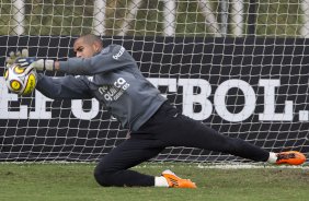 Danilo Fernandes durante o treino do Corinthians realizado esta manh no CT Joaquim Grava, no Parque Ecolgico do Tiete. O time se prepara para o jogo contra o Santos, domingo a tarde, dia 15/05, na Vila Belmiro, em Santos, deciso do Campeonato Paulista 2011