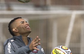 Dentinho durante o treino do Corinthians realizado esta manhã no CT Joaquim Grava, no Parque Ecológico do Tiete. O time se prepara para o jogo contra o Santos, domingo a tarde, dia 15/05, na Vila Belmiro, em Santos, decisão do Campeonato Paulista 2011