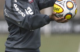 Dentinho durante o treino do Corinthians realizado esta manhã no CT Joaquim Grava, no Parque Ecológico do Tiete. O time se prepara para o jogo contra o Santos, domingo a tarde, dia 15/05, na Vila Belmiro, em Santos, decisão do Campeonato Paulista 2011