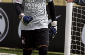 Jorge Henrique brinca de goleiro durante o treino do Corinthians realizado esta manh no CT Joaquim Grava, no Parque Ecolgico do Tiete. O time se prepara para o jogo contra o Santos, domingo a tarde, dia 15/05, na Vila Belmiro, em Santos, deciso do Campeonato Paulista 2011