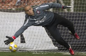 Julio Cesar durante o treino do Corinthians realizado esta manh no CT Joaquim Grava, no Parque Ecolgico do Tiete. O time se prepara para o jogo contra o Santos, domingo a tarde, dia 15/05, na Vila Belmiro, em Santos, deciso do Campeonato Paulista 2011