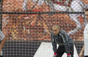 Julio Cesar durante o treino do Corinthians realizado esta manh no CT Joaquim Grava, no Parque Ecolgico do Tiete. O time se prepara para o jogo contra o Santos, domingo a tarde, dia 15/05, na Vila Belmiro, em Santos, deciso do Campeonato Paulista 2011