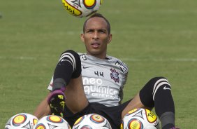 Liedson durante o treino do Corinthians realizado esta manhã no CT Joaquim Grava, no Parque Ecológico do Tiete. O time se prepara para o jogo contra o Santos, domingo a tarde, dia 15/05, na Vila Belmiro, em Santos, decisão do Campeonato Paulista 2011