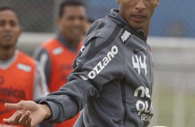 Liedson durante o treino do Corinthians realizado esta manh no CT Joaquim Grava, no Parque Ecolgico do Tiete. O time se prepara para o jogo contra o Santos, domingo a tarde, dia 15/05, na Vila Belmiro, em Santos, deciso do Campeonato Paulista 2011