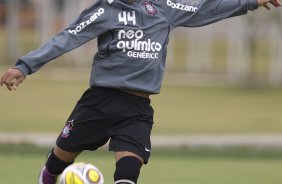 Liedson durante o treino do Corinthians realizado esta manh no CT Joaquim Grava, no Parque Ecolgico do Tiete. O time se prepara para o jogo contra o Santos, domingo a tarde, dia 15/05, na Vila Belmiro, em Santos, deciso do Campeonato Paulista 2011