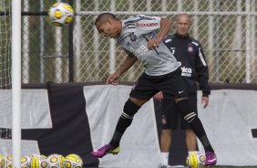 Liedson durante o treino do Corinthians realizado esta manhã no CT Joaquim Grava, no Parque Ecológico do Tiete. O time se prepara para o jogo contra o Santos, domingo a tarde, dia 15/05, na Vila Belmiro, em Santos, decisão do Campeonato Paulista 2011