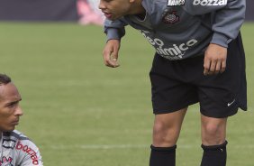Liedson e Dentinho durante o treino do Corinthians realizado esta manhã no CT Joaquim Grava, no Parque Ecológico do Tiete. O time se prepara para o jogo contra o Santos, domingo a tarde, dia 15/05, na Vila Belmiro, em Santos, decisão do Campeonato Paulista 2011