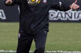 Tite durante o treino do Corinthians realizado esta manh no CT Joaquim Grava, no Parque Ecolgico do Tiete. O time se prepara para o jogo contra o Santos, domingo a tarde, dia 15/05, na Vila Belmiro, em Santos, deciso do Campeonato Paulista 2011