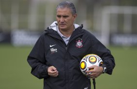 Tite durante o treino do Corinthians realizado esta manh no CT Joaquim Grava, no Parque Ecolgico do Tiete. O time se prepara para o jogo contra o Santos, domingo a tarde, dia 15/05, na Vila Belmiro, em Santos, deciso do Campeonato Paulista 2011