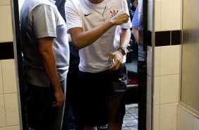 Dentinho nos vestiários antes da partida entre Santos x Corinthians, realizada esta tarde no estádio da Vila Belmiro, em Santos, primeiro final do Campeonato Paulista de 2011