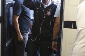 Liedson nos vestiários antes da partida entre Santos x Corinthians, realizada esta tarde no estádio da Vila Belmiro, em Santos, primeiro final do Campeonato Paulista de 2011