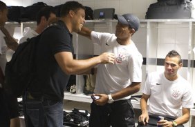 Ronaldo;Jorge Henrique e Leandro Castn nos vestirios antes da partida entre Santos x Corinthians, realizada esta tarde no estdio da Vila Belmiro, em Santos, primeiro final do Campeonato Paulista de 2011