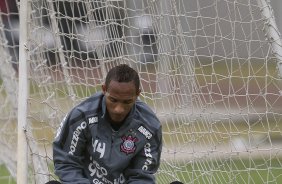 Liedson durante treino do Corinthians esta tarde no CT Joaquim Grava, no Parque Ecolgico do Tiete. O time se prepara para o jogo contra o Grmio, domingo a tarde, dia 22/05, no estdio Olmpico, em Porto Alegre, pela 1 rodada do Brasileiro 2011