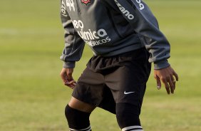 Liedson durante treino do Corinthians esta tarde no CT Joaquim Grava, no Parque Ecolgico do Tiete. O time se prepara para o jogo contra o Grmio, domingo a tarde, dia 22/05, no estdio Olmpico, em Porto Alegre, pela 1 rodada do Brasileiro 2011