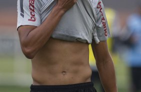 Luis Ramirez durante treino do Corinthians esta tarde no CT Joaquim Grava, no Parque Ecolgico do Tiete. O time se prepara para o jogo contra o Grmio, domingo a tarde, dia 22/05, no estdio Olmpico, em Porto Alegre, pela 1 rodada do Brasileiro 2011